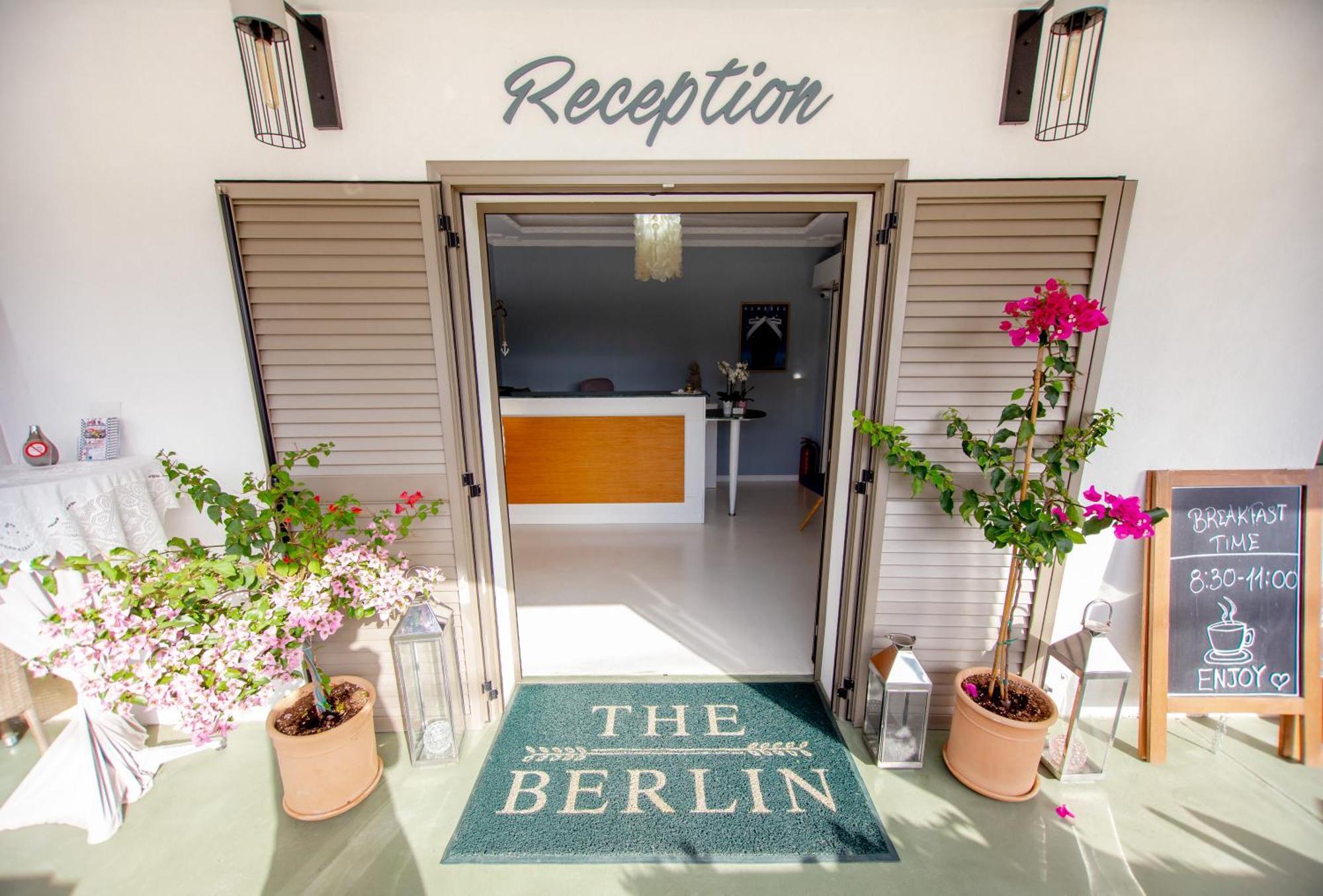 T H E BERLIN Studios&Apartments Apartment Antonios Vrasná Exterior foto